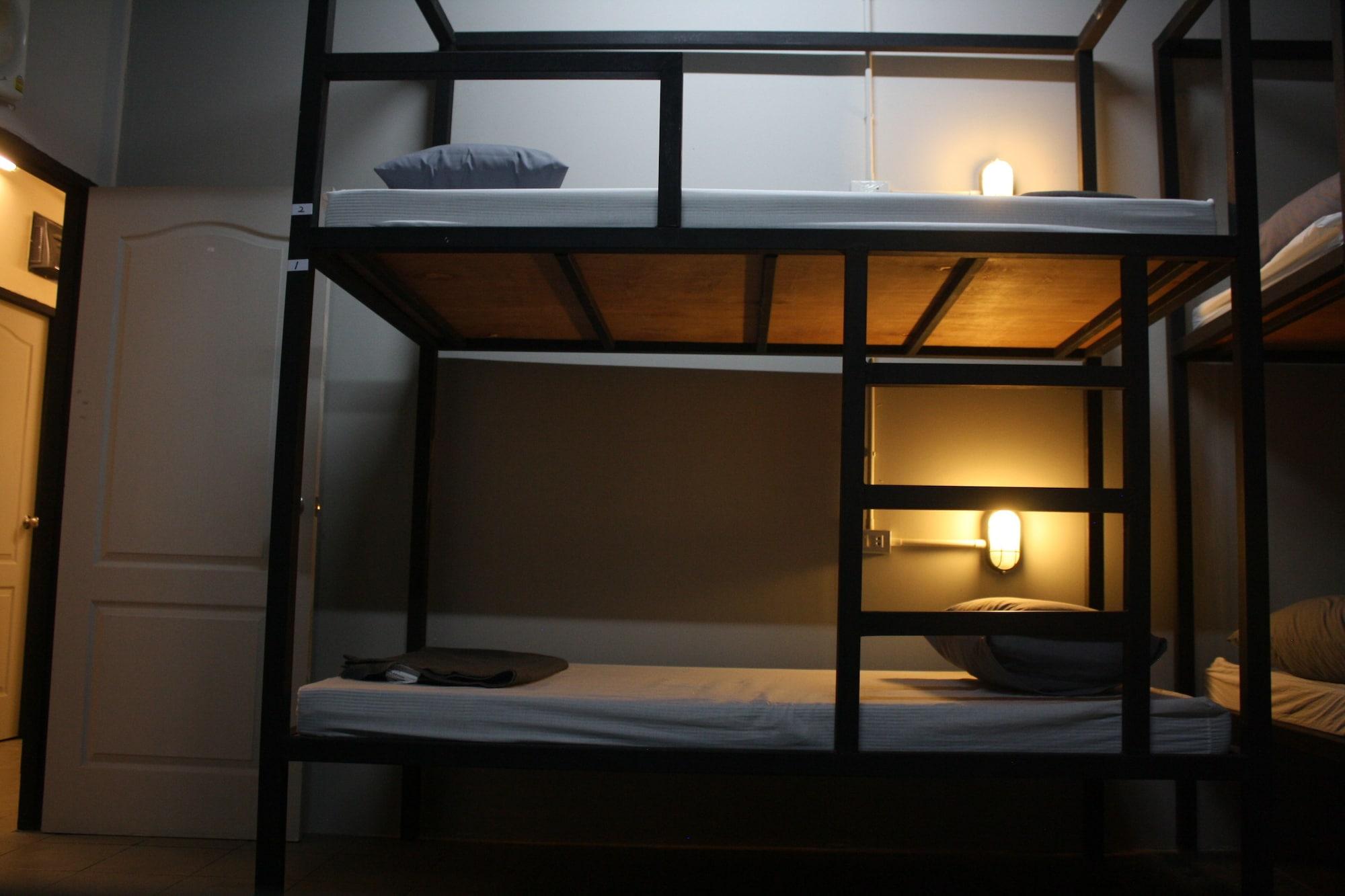 The Mixx Hostel Bangkok Exterior photo