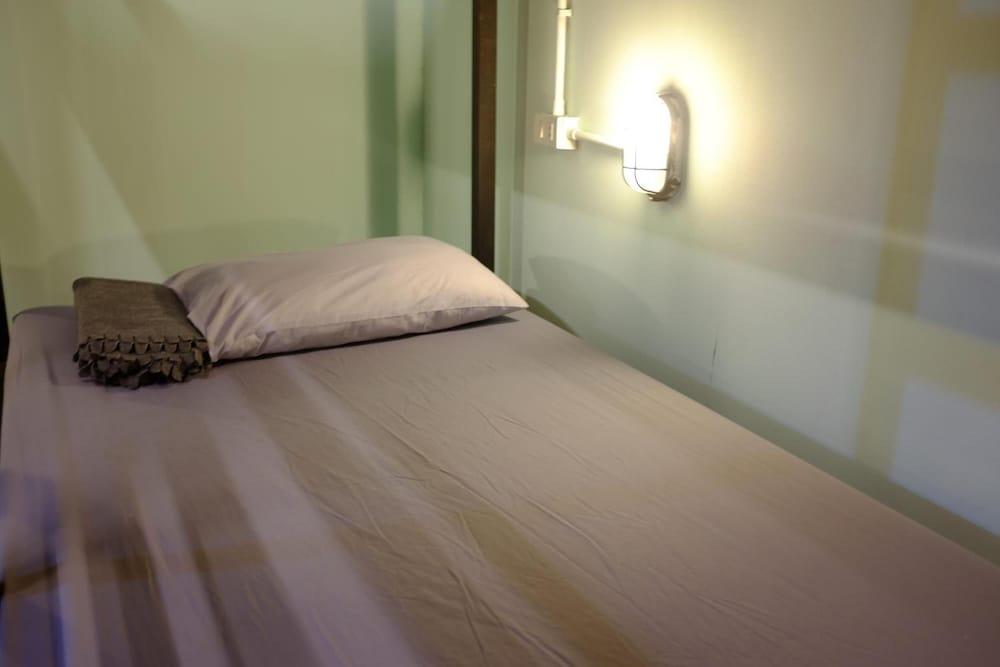 The Mixx Hostel Bangkok Exterior photo