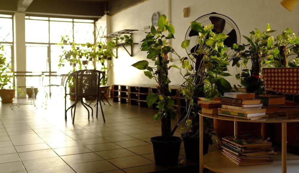 The Mixx Hostel Bangkok Exterior photo