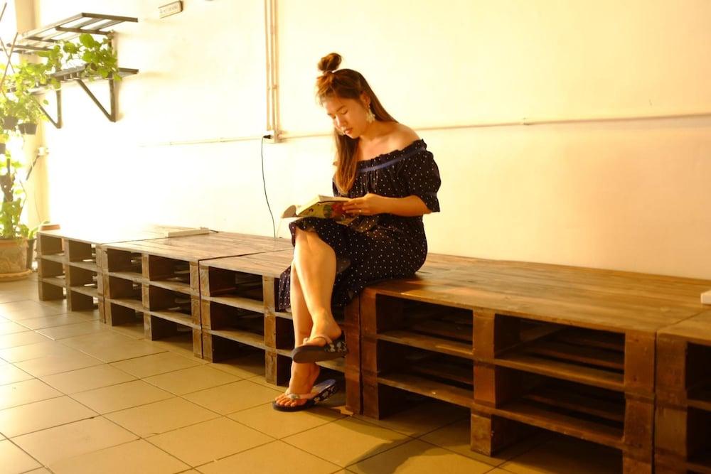 The Mixx Hostel Bangkok Exterior photo